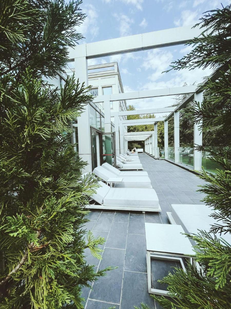 Metropol Palace, Belgrade