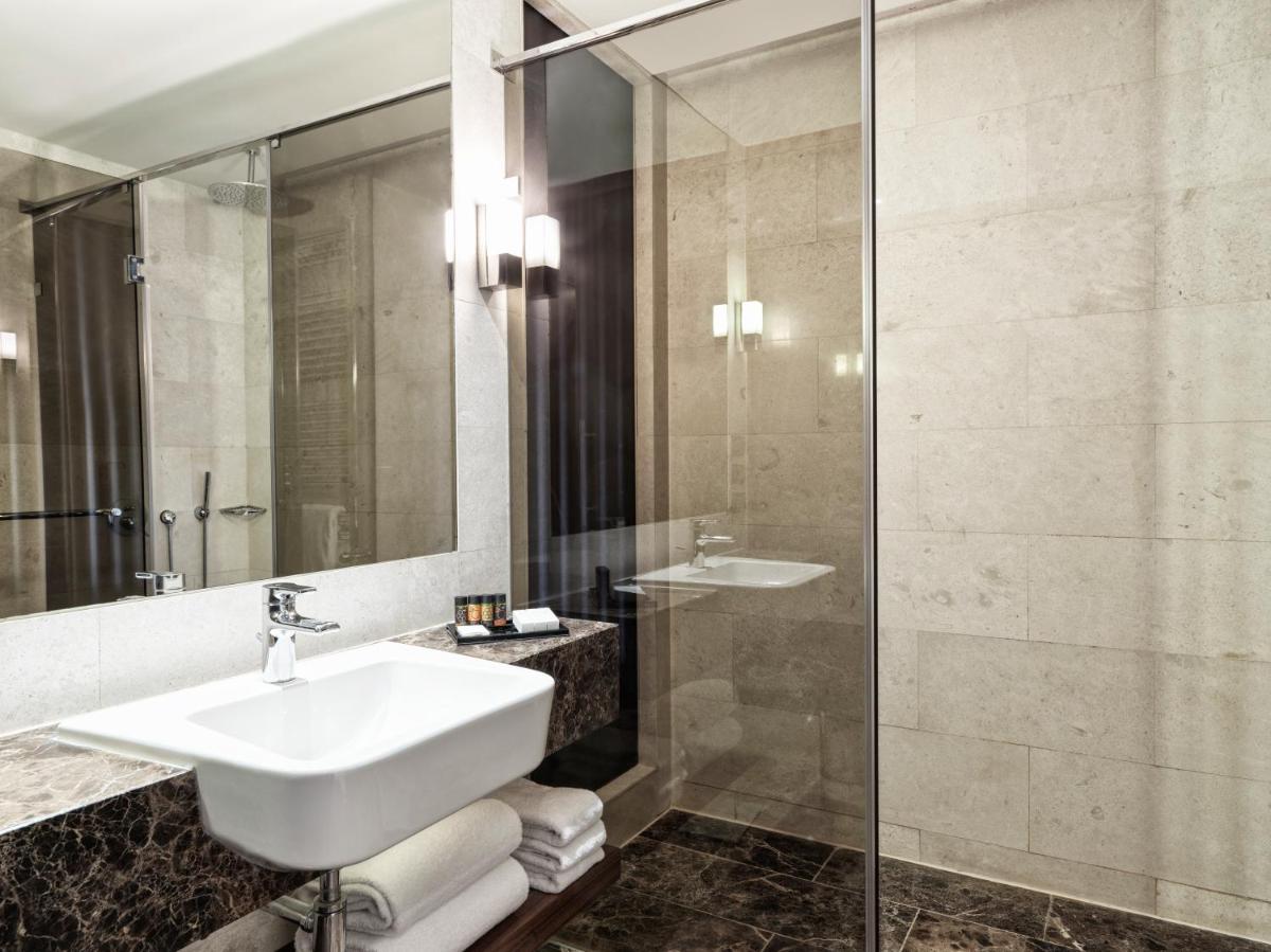 Metropol Palace, Belgrade