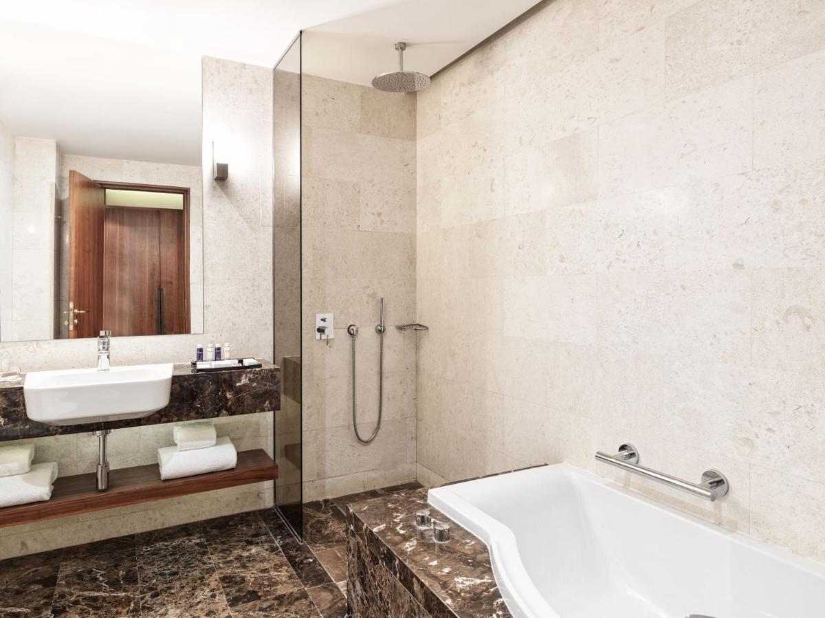 Metropol Palace, Belgrade