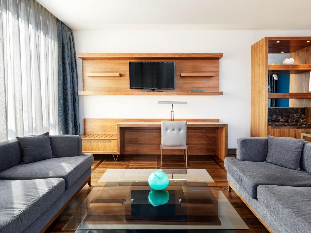 Metropol Palace, Belgrade