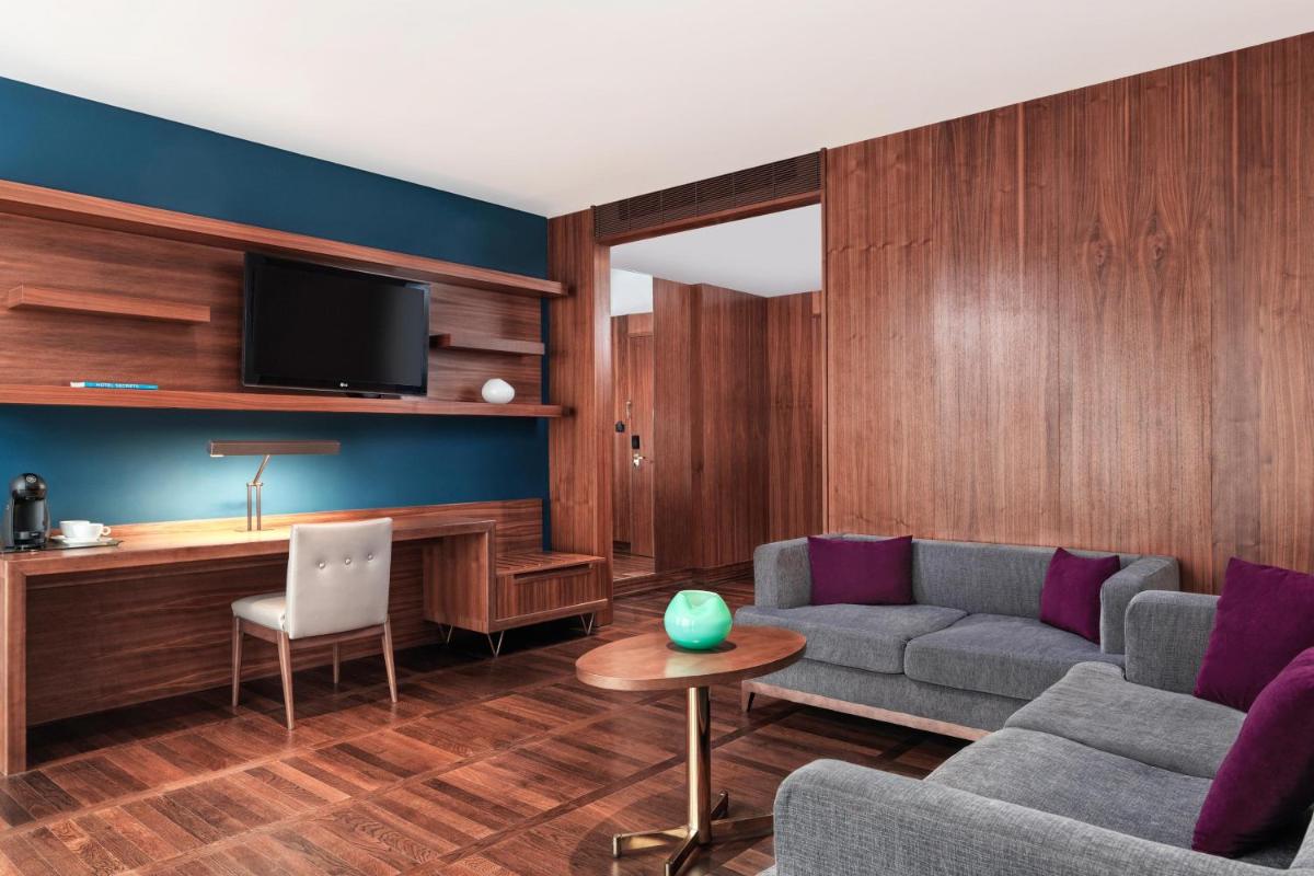 Metropol Palace, Belgrade