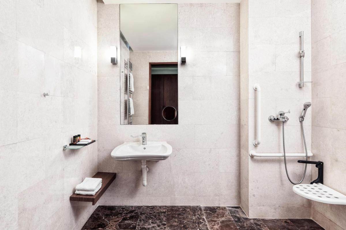 Metropol Palace, Belgrade