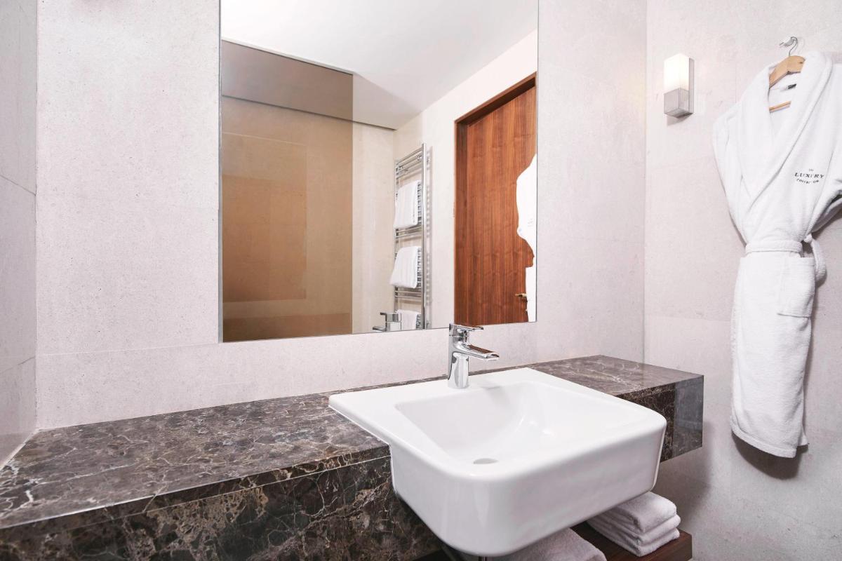 Metropol Palace, Belgrade