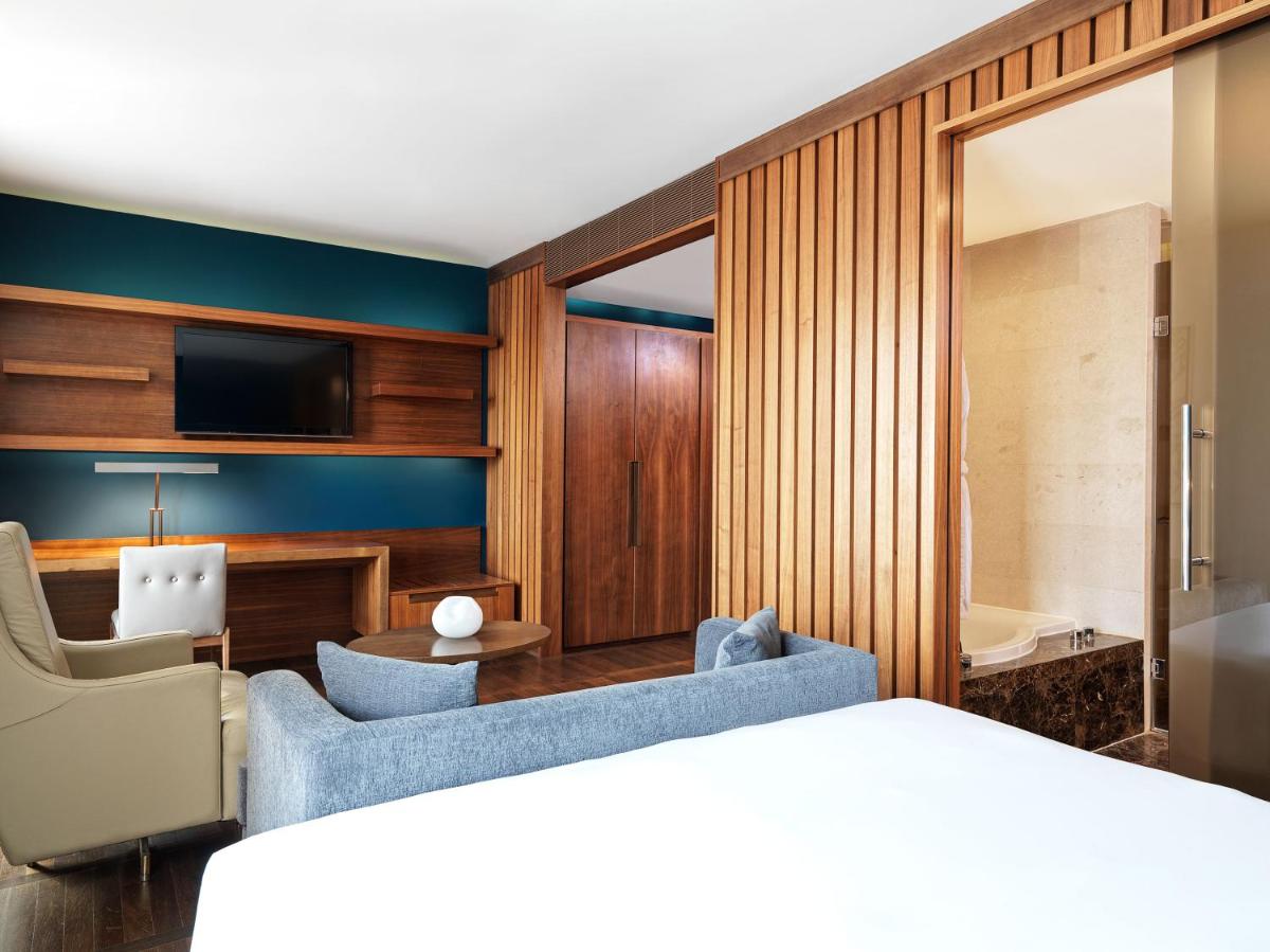 Metropol Palace, Belgrade