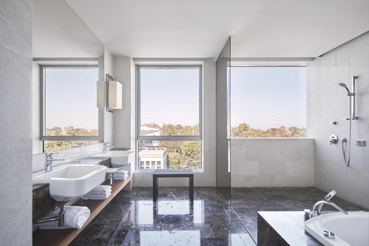 Metropol Palace, Belgrade