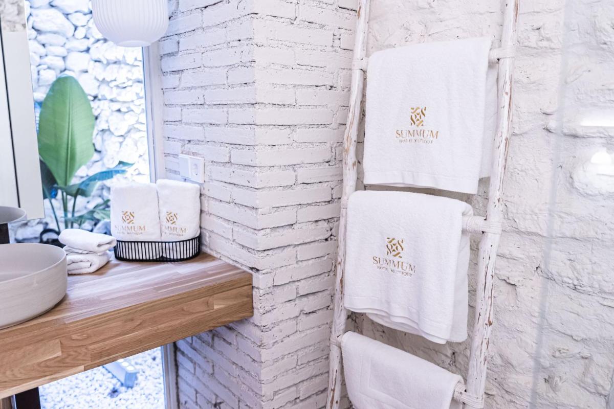 Hotel Boutique Monells Summum