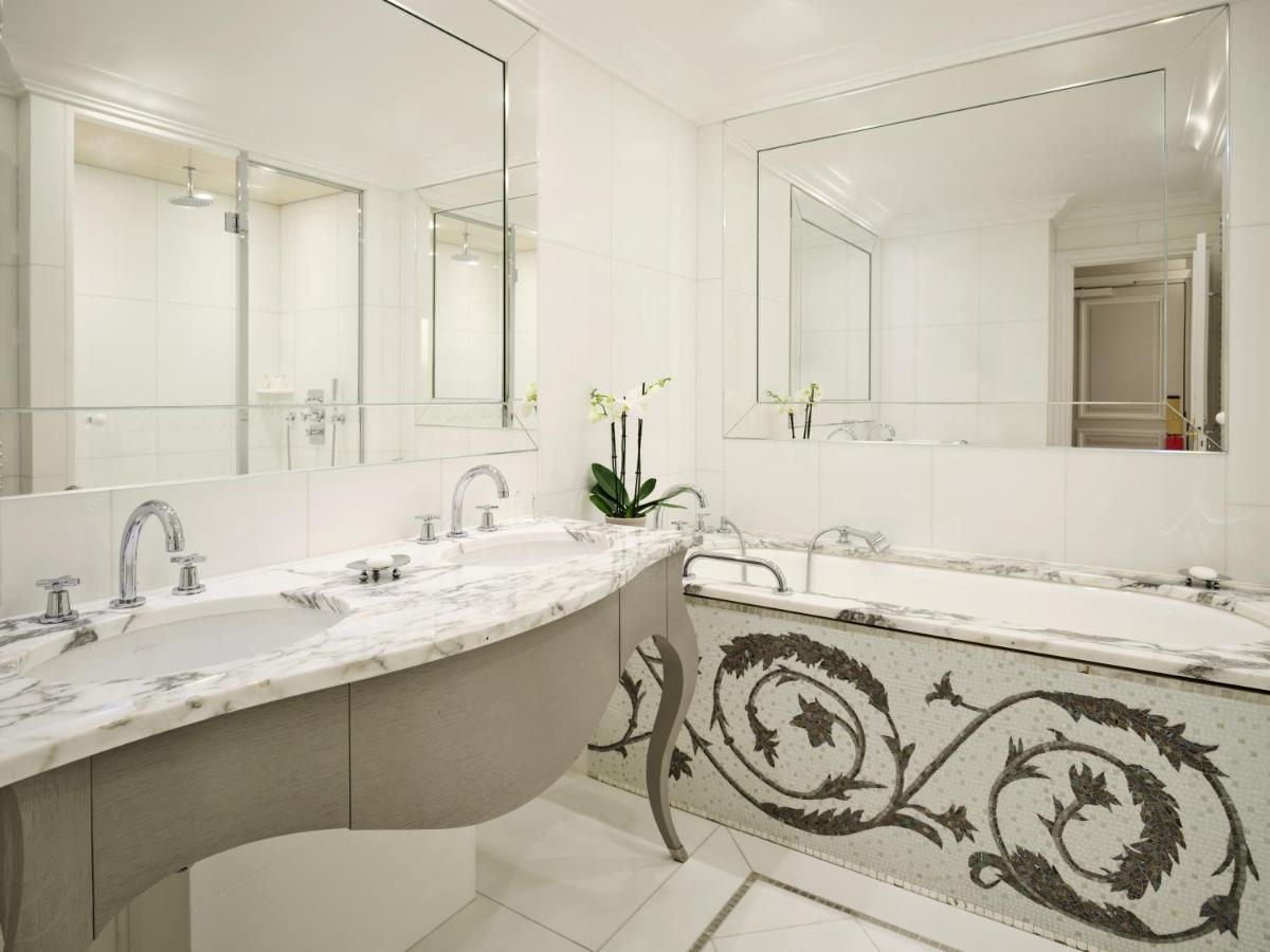 Hôtel Plaza Athénée - Dorchester Collection