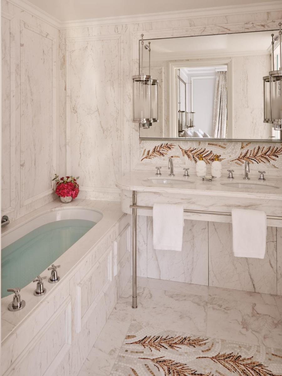 Hôtel Plaza Athénée - Dorchester Collection