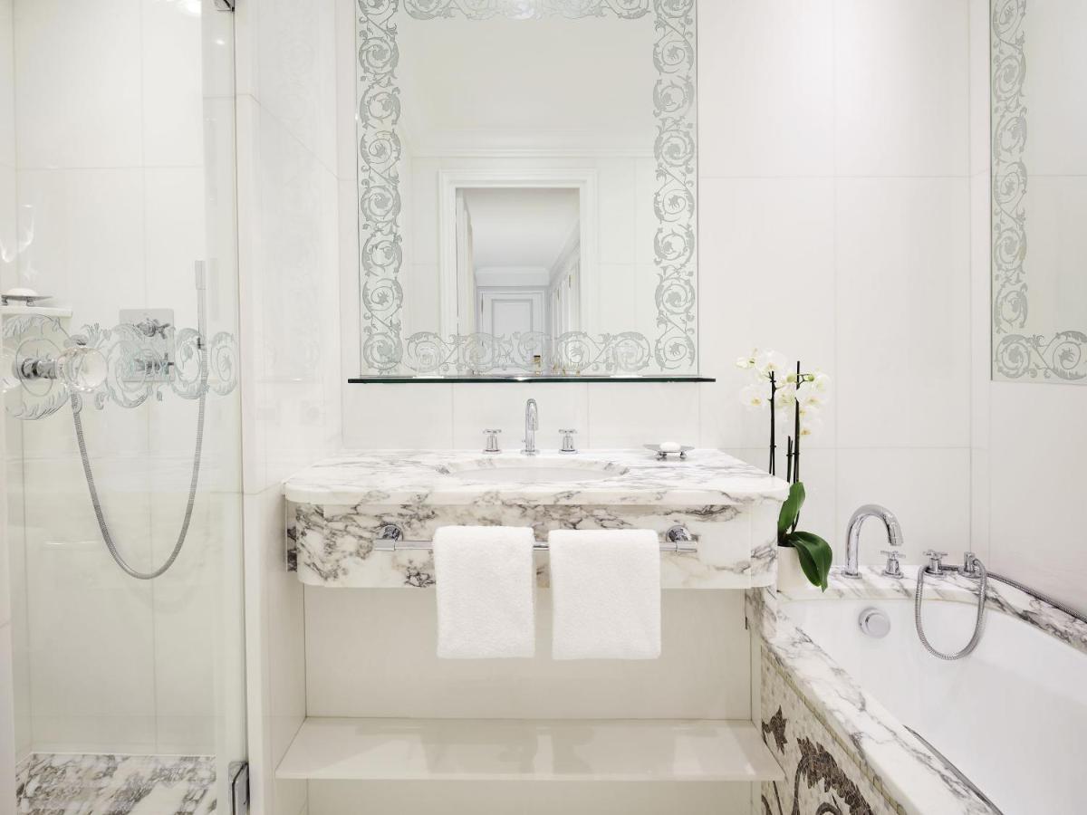 Hôtel Plaza Athénée - Dorchester Collection