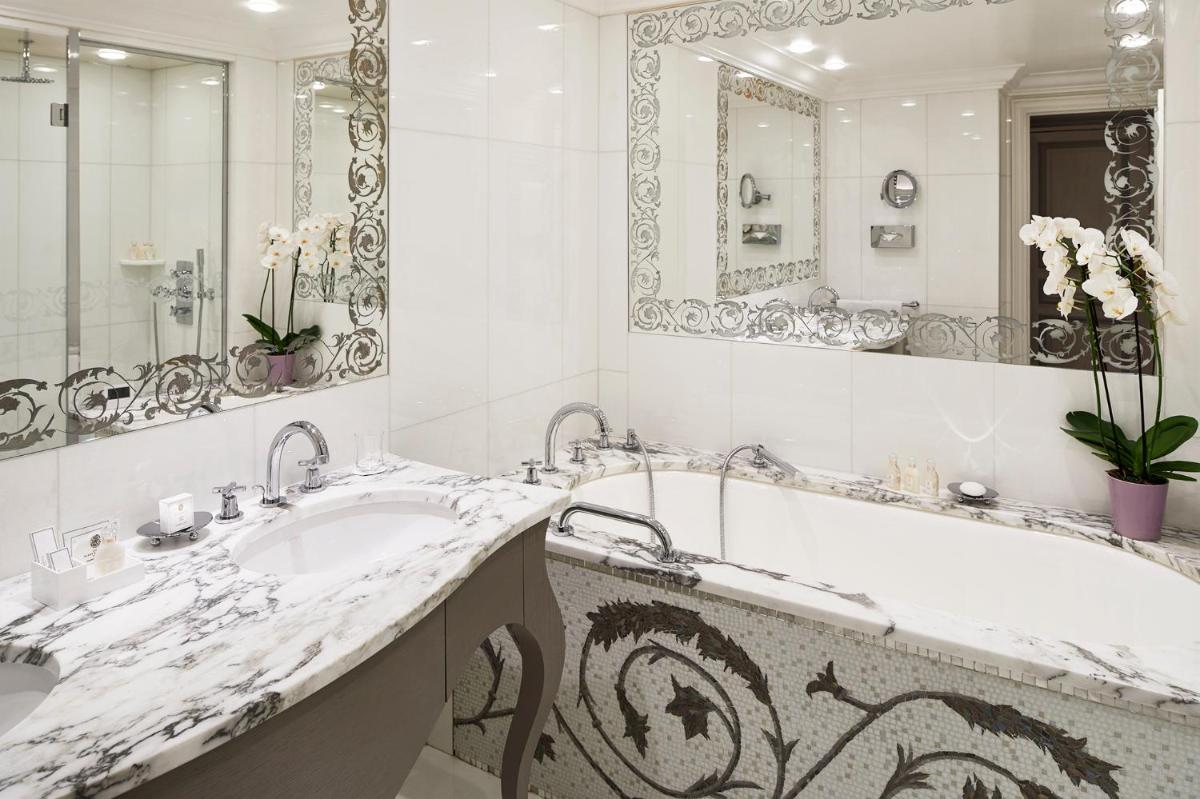 Hôtel Plaza Athénée - Dorchester Collection