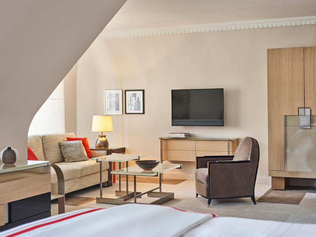 Hôtel Plaza Athénée - Dorchester Collection