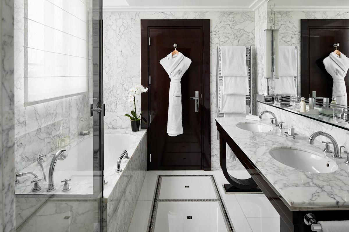 Hôtel Plaza Athénée - Dorchester Collection