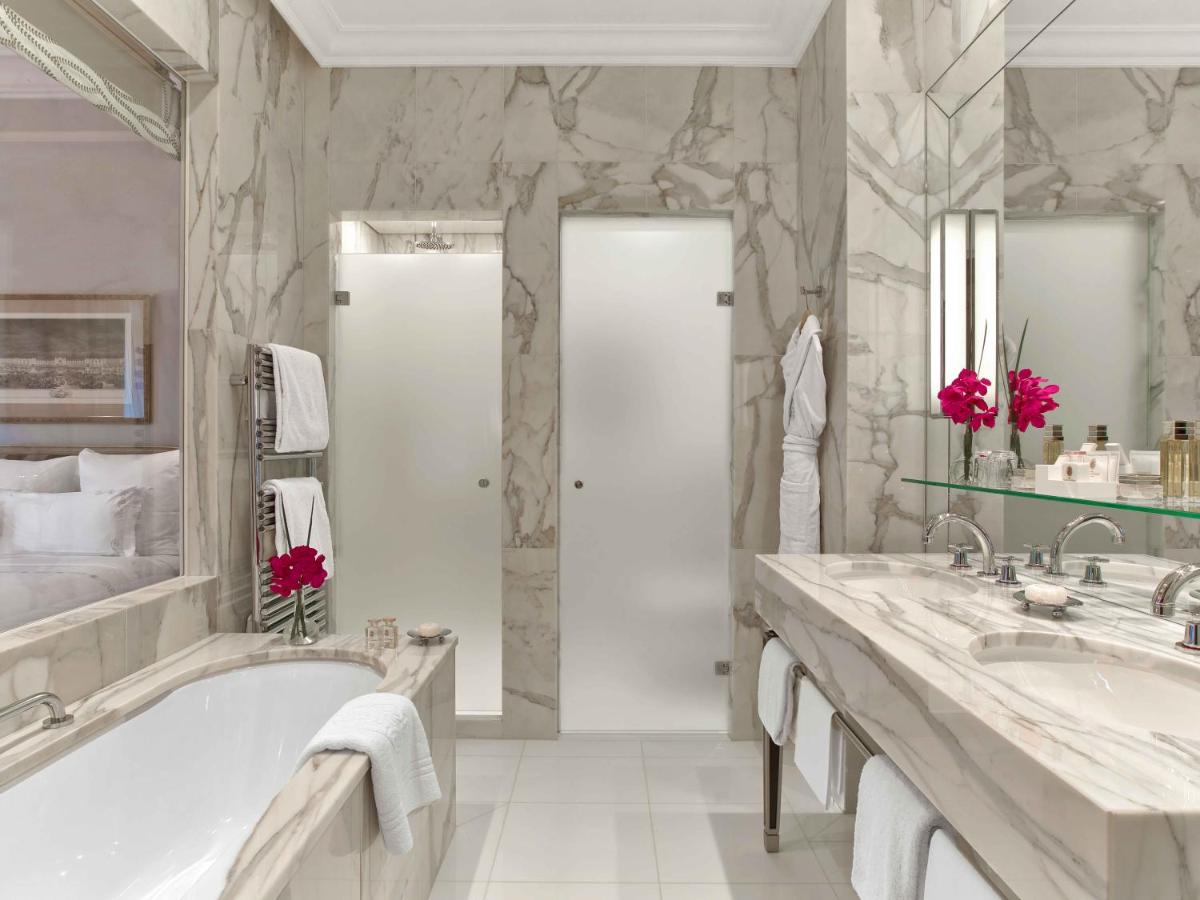 Hôtel Plaza Athénée - Dorchester Collection