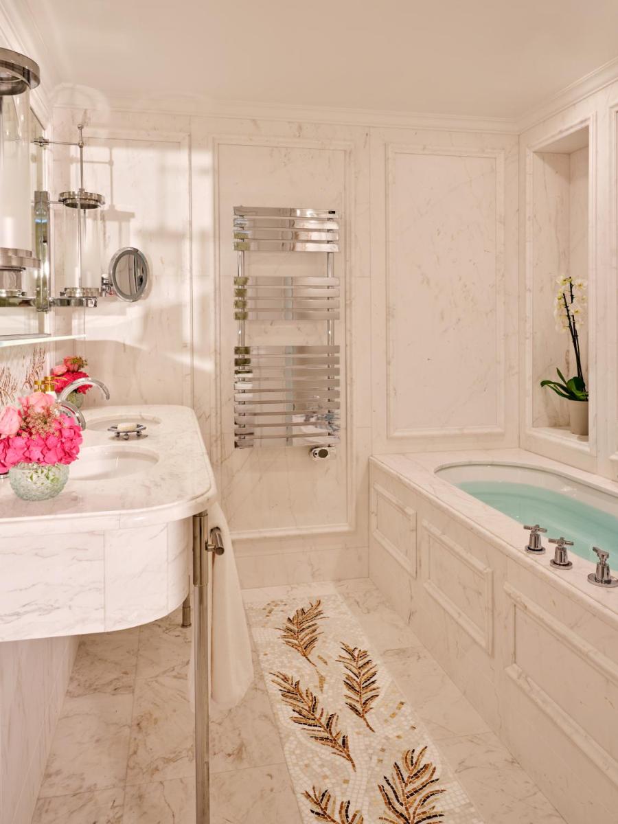 Hôtel Plaza Athénée - Dorchester Collection