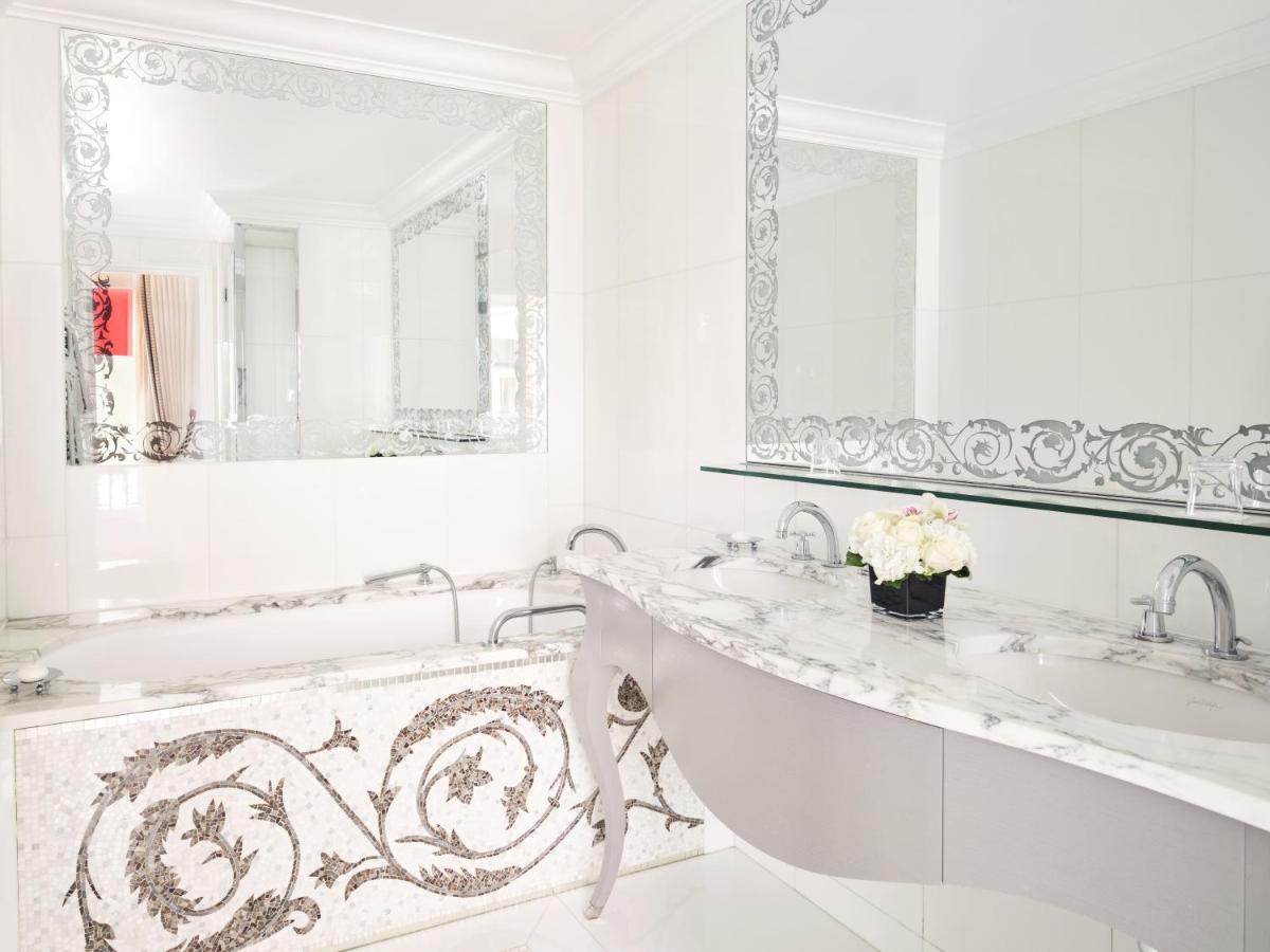 Hôtel Plaza Athénée - Dorchester Collection