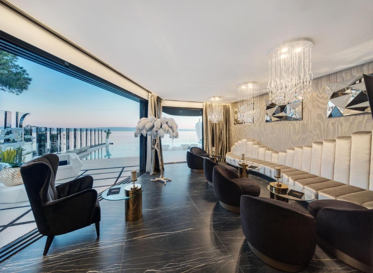 Posh Residence Luxury Suites