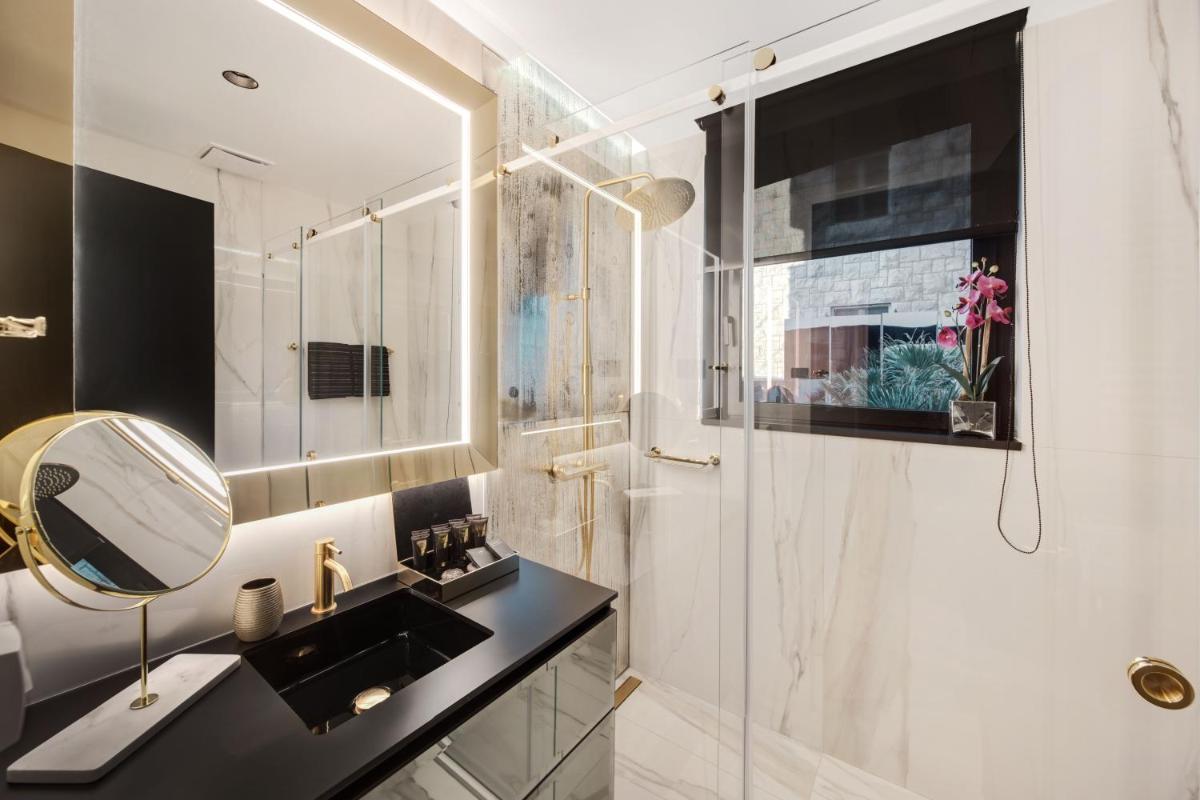 Posh Residence Luxury Suites