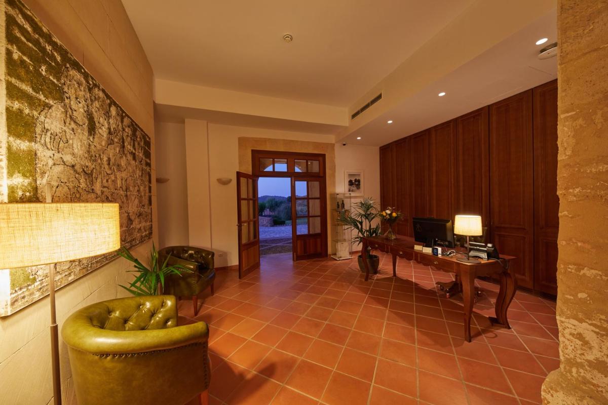 Hotel Rural Es Riquers