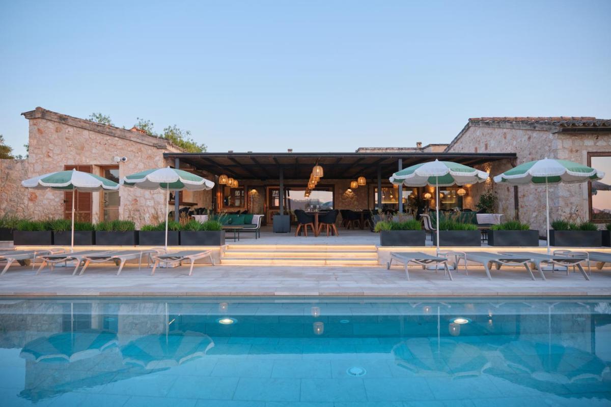 Hotel Rural Es Riquers