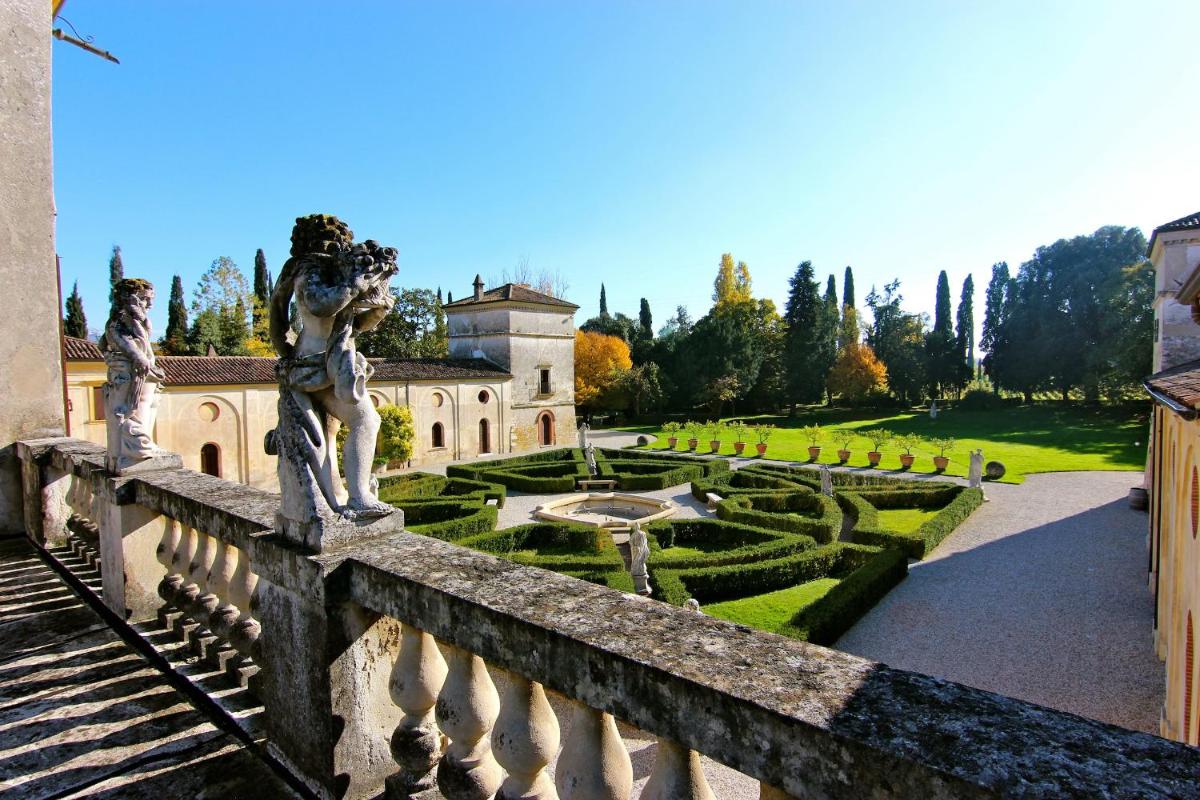 Hotel Villa Giona