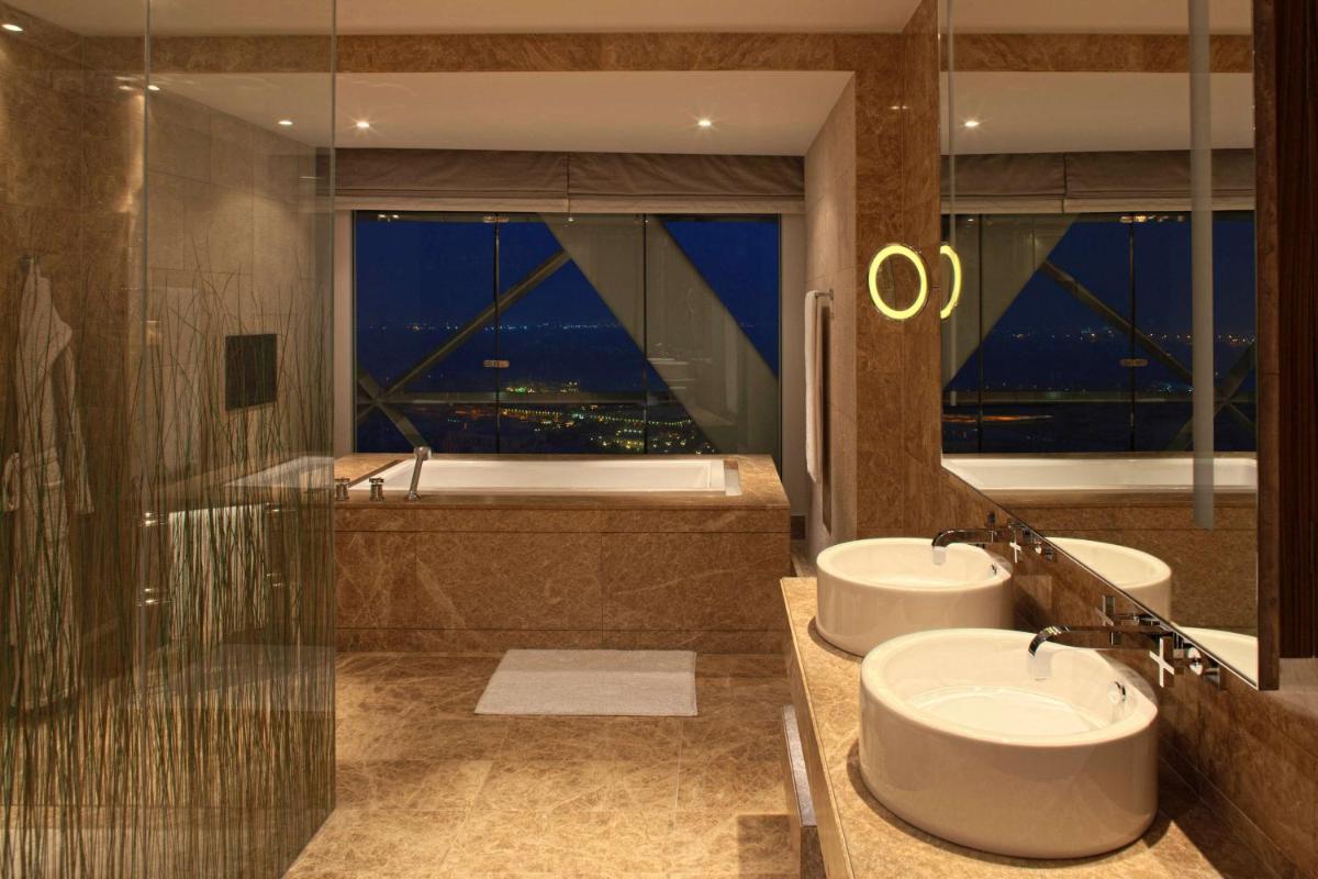 Andaz Capital Gate Abu Dhabi, By Hyatt