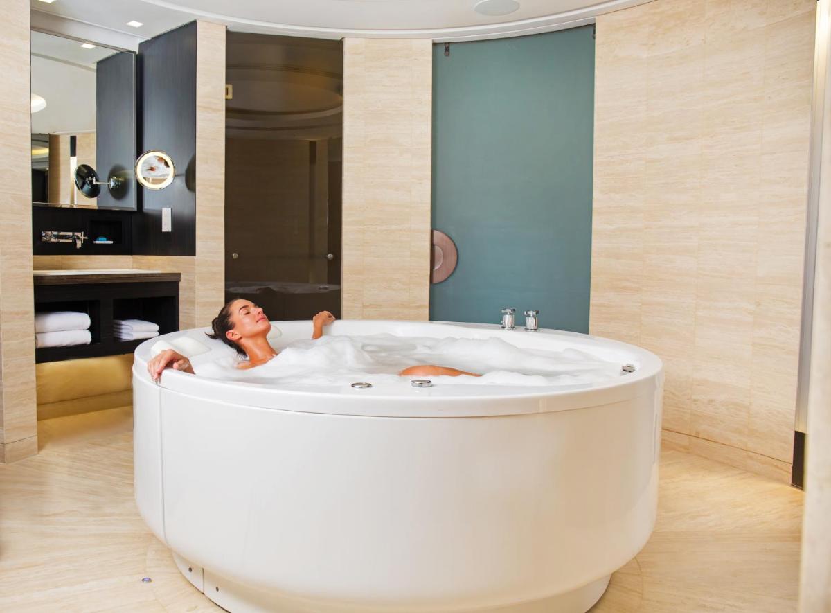 Andaz Capital Gate Abu Dhabi, By Hyatt