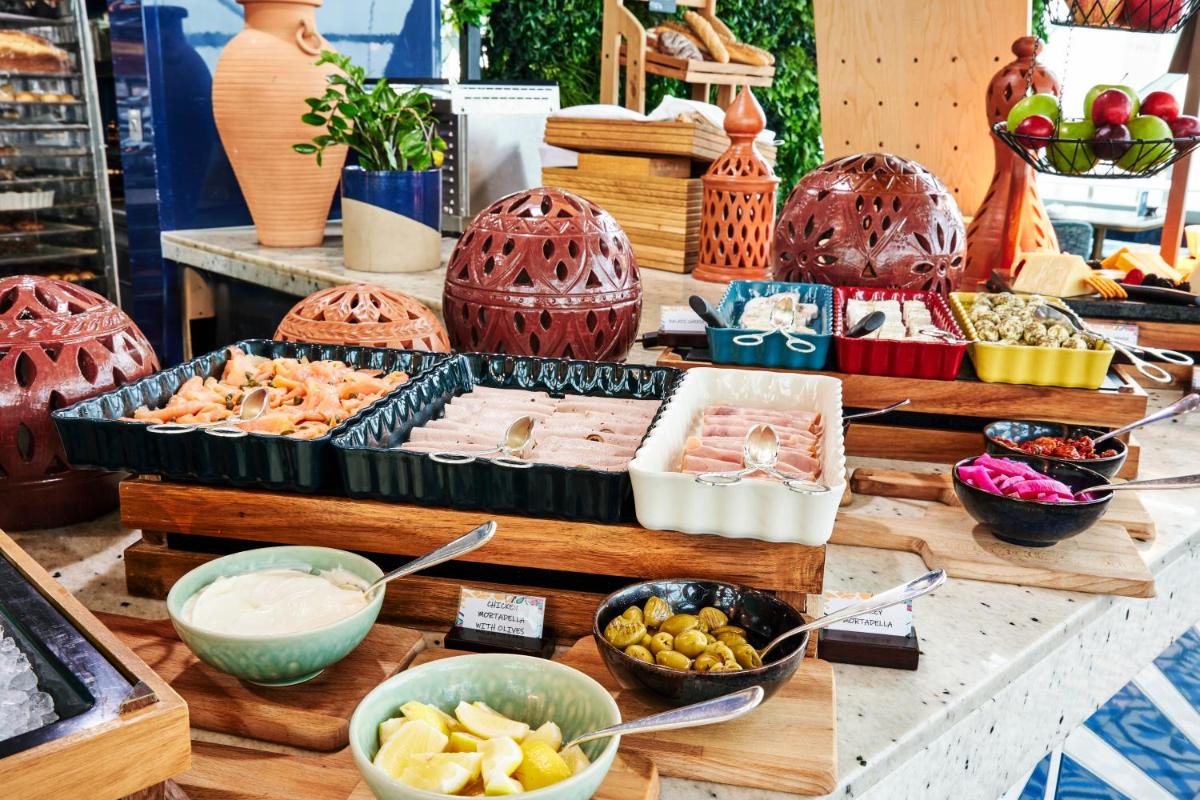 Andaz Capital Gate Abu Dhabi, By Hyatt