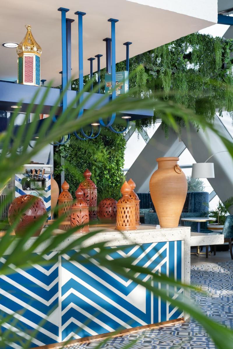 Andaz Capital Gate Abu Dhabi, By Hyatt