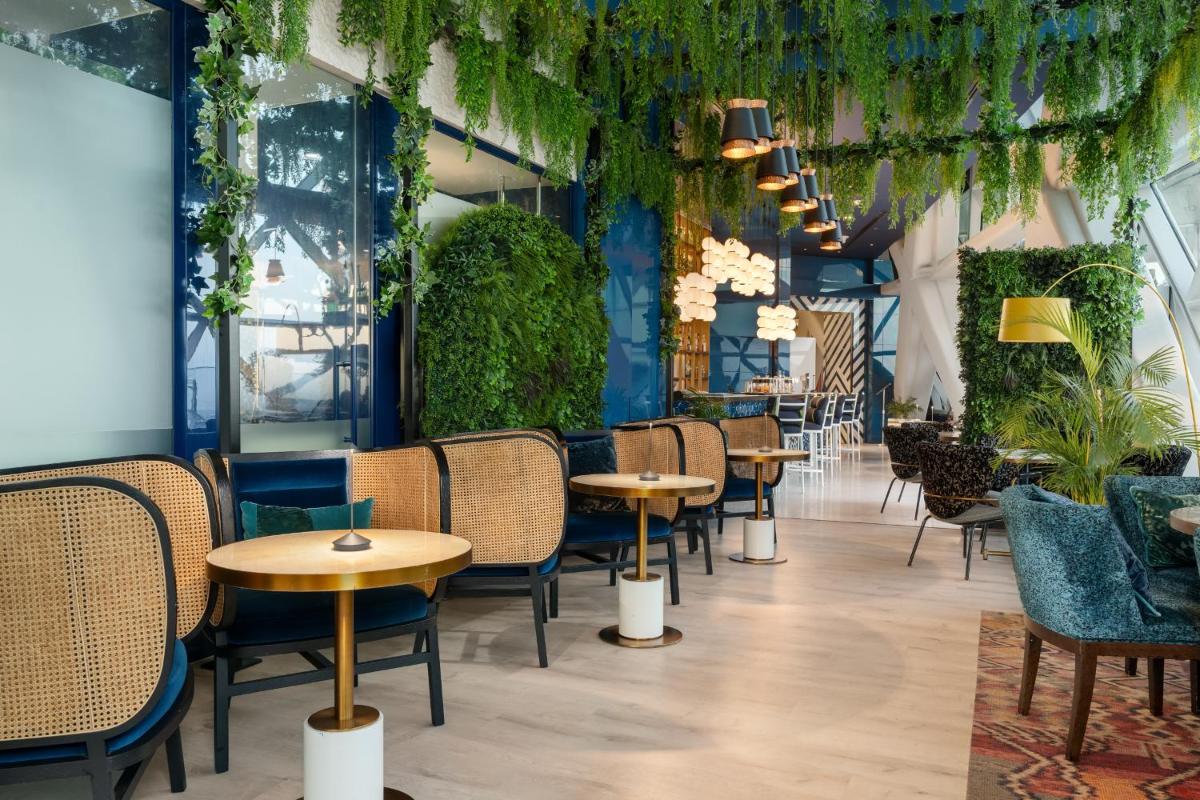 Andaz Capital Gate Abu Dhabi, By Hyatt