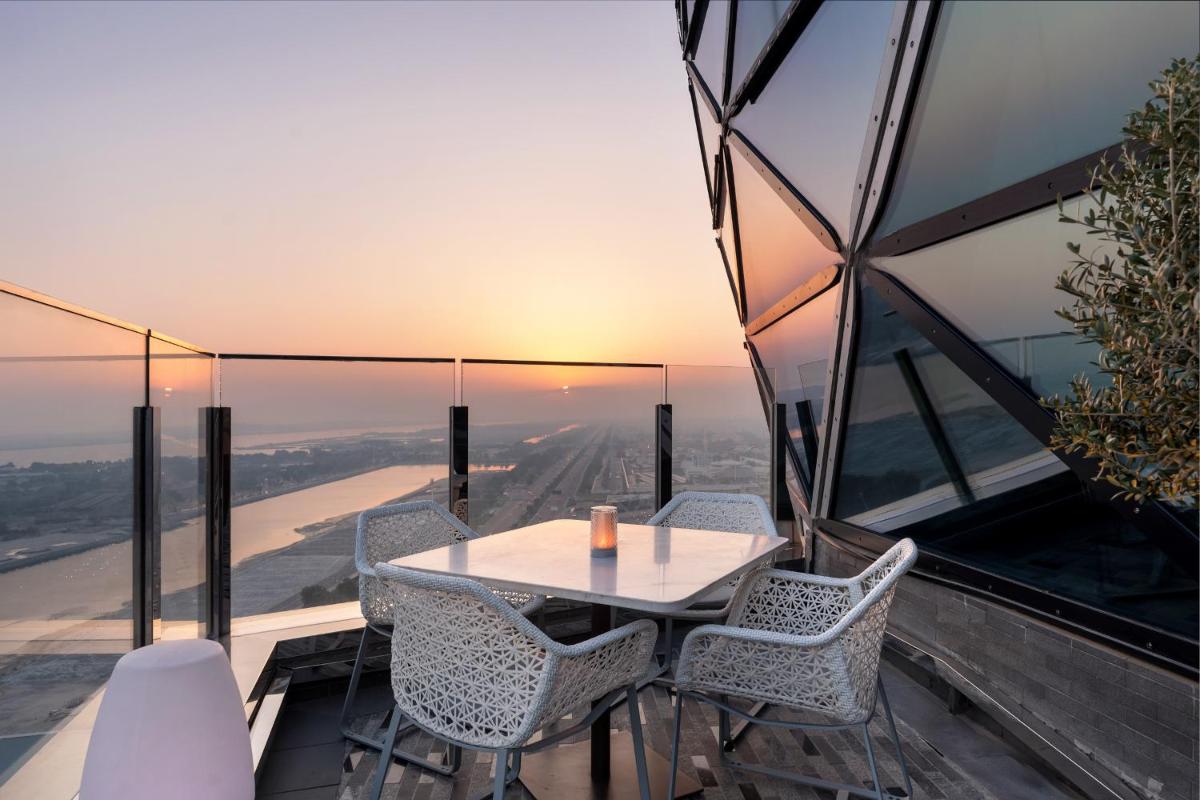 Andaz Capital Gate Abu Dhabi, By Hyatt