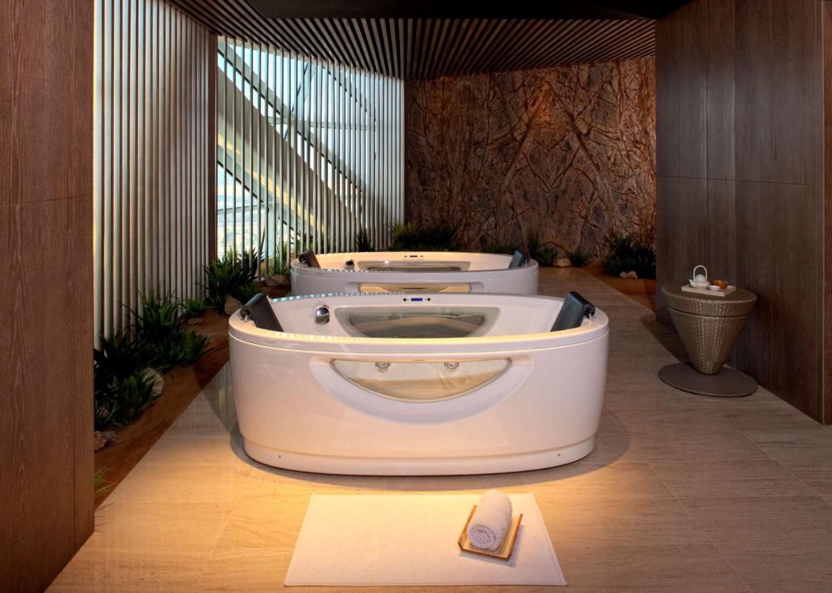 Andaz Capital Gate Abu Dhabi, By Hyatt