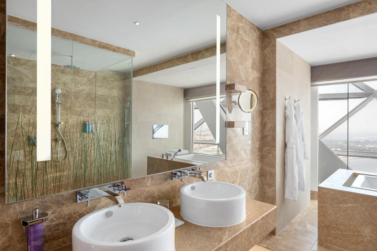 Andaz Capital Gate Abu Dhabi, By Hyatt