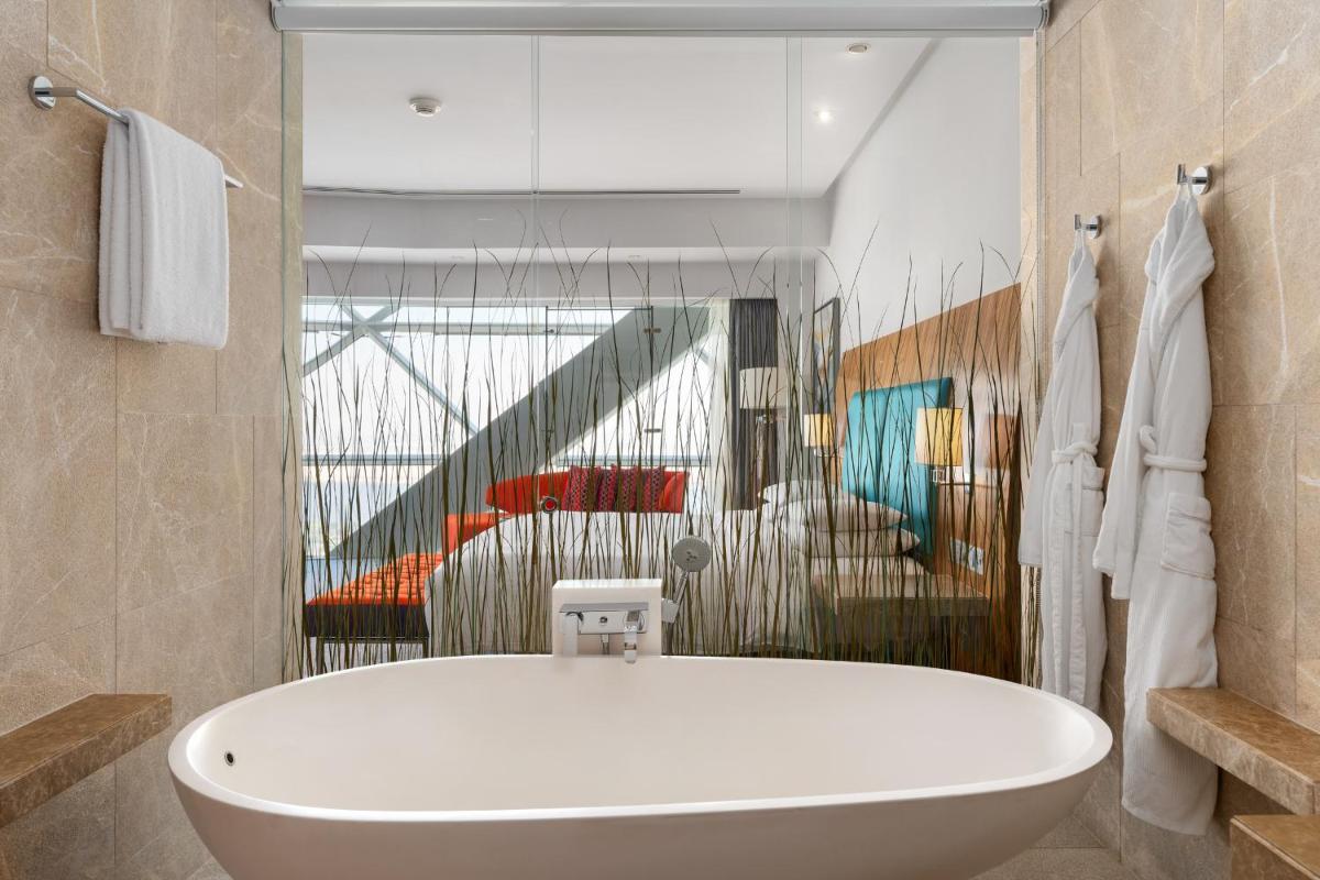 Andaz Capital Gate Abu Dhabi, By Hyatt