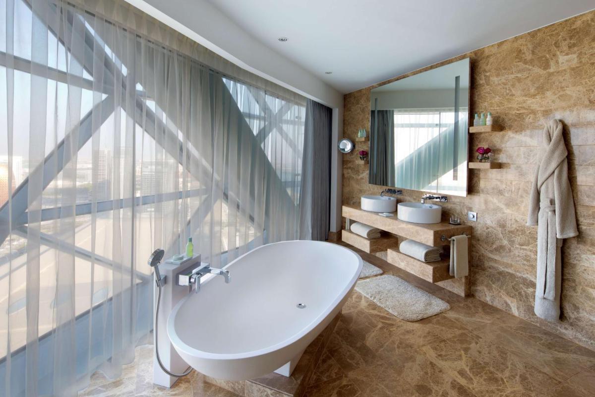 Andaz Capital Gate Abu Dhabi, By Hyatt
