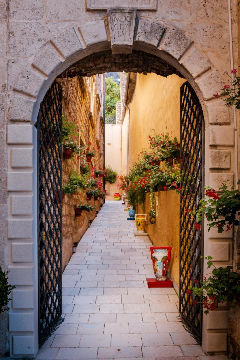 Heritage Grand Perast