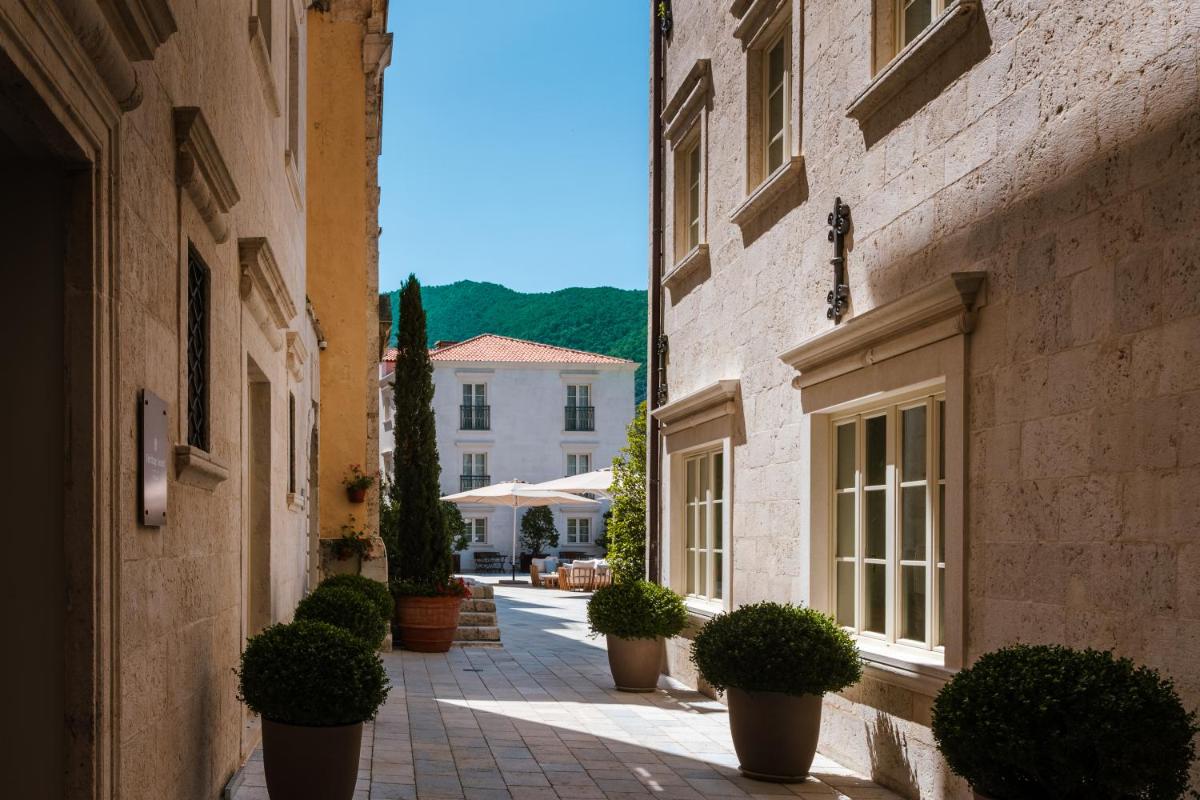 Heritage Grand Perast