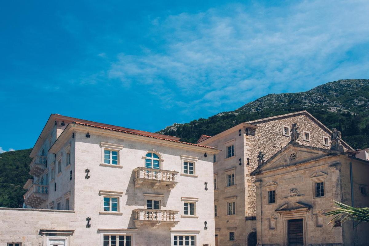Heritage Grand Perast