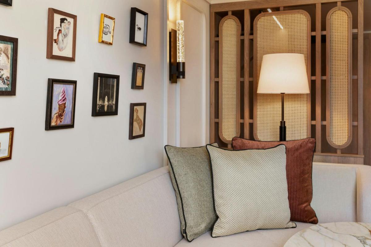 Imperial Riding School, Autograph Collection