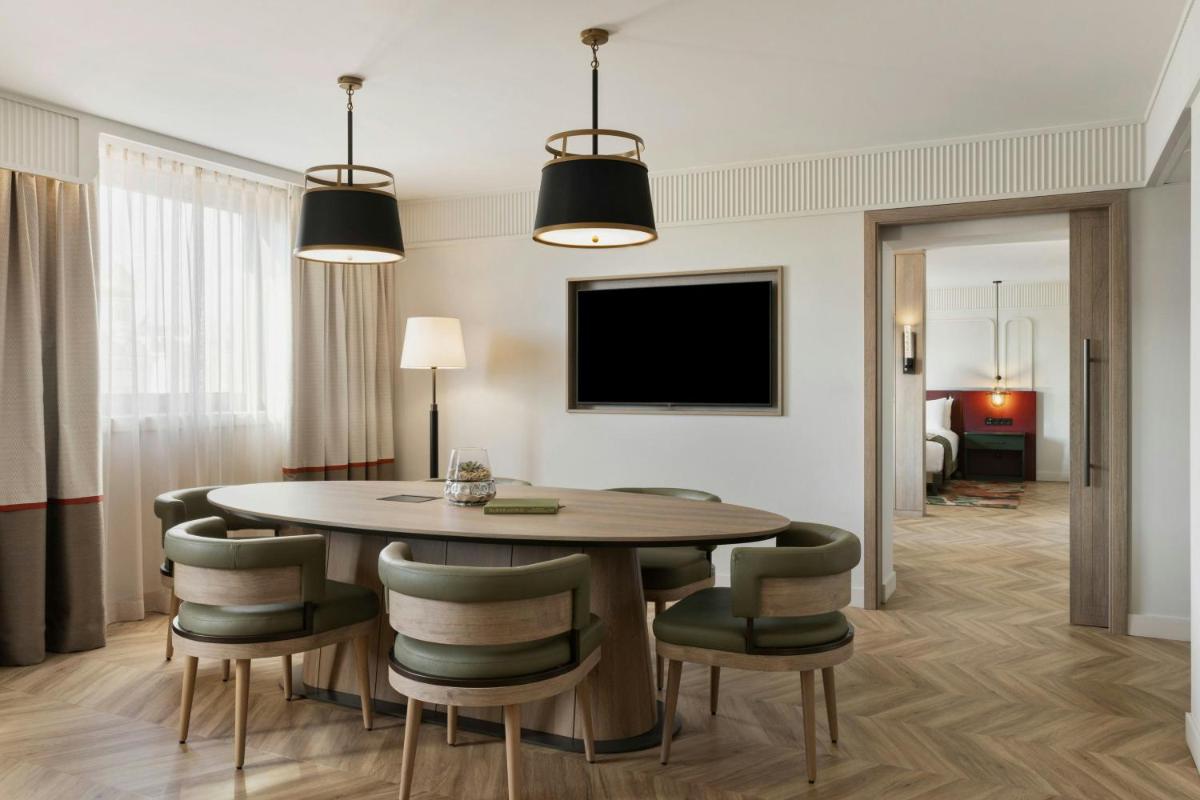 Imperial Riding School, Autograph Collection