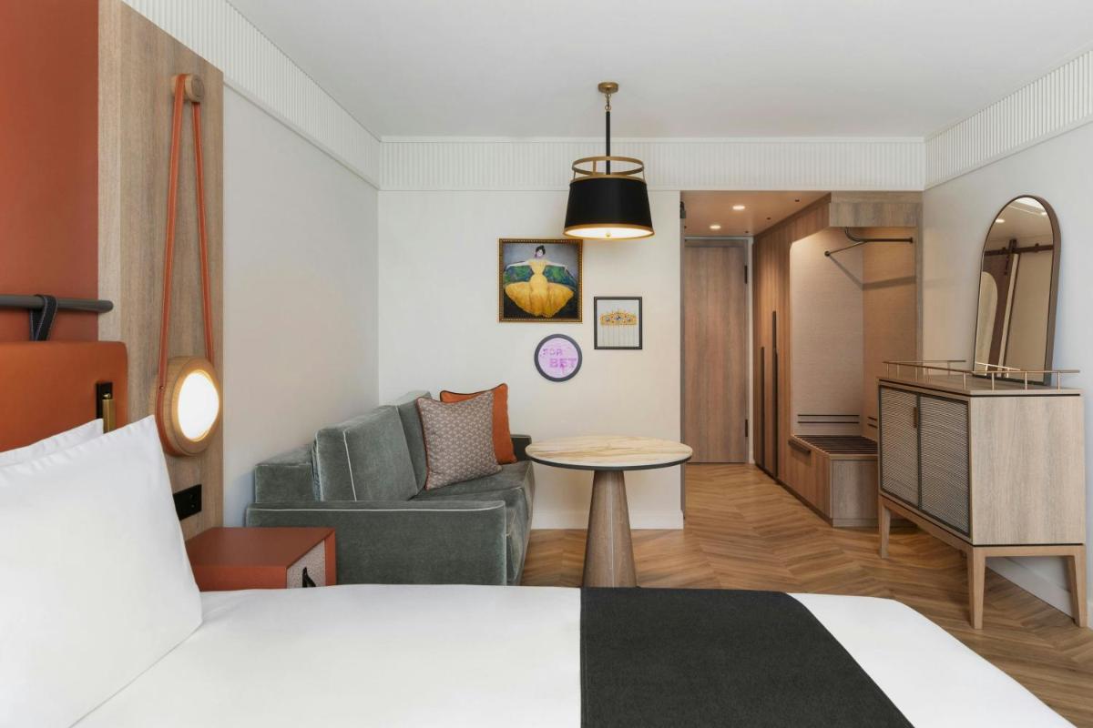 Imperial Riding School, Autograph Collection