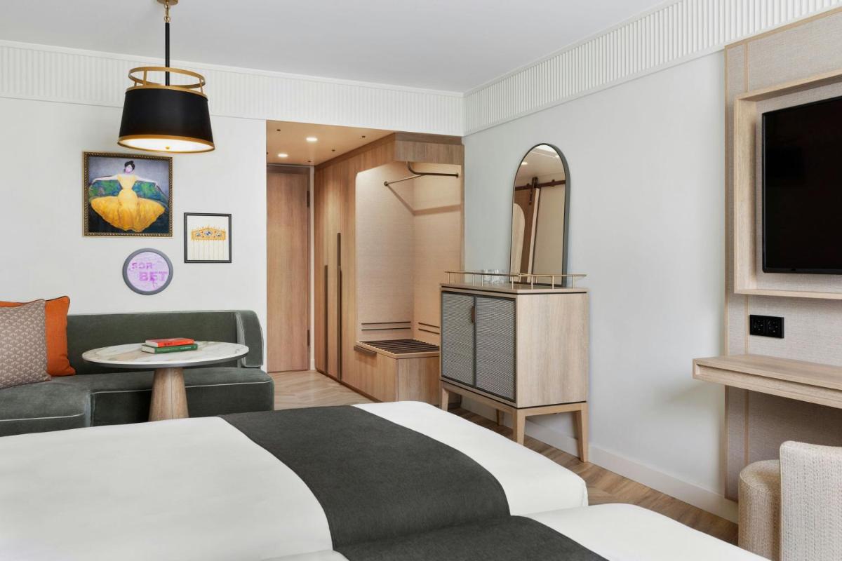 Imperial Riding School, Autograph Collection