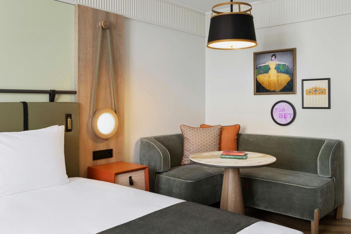 Imperial Riding School, Autograph Collection