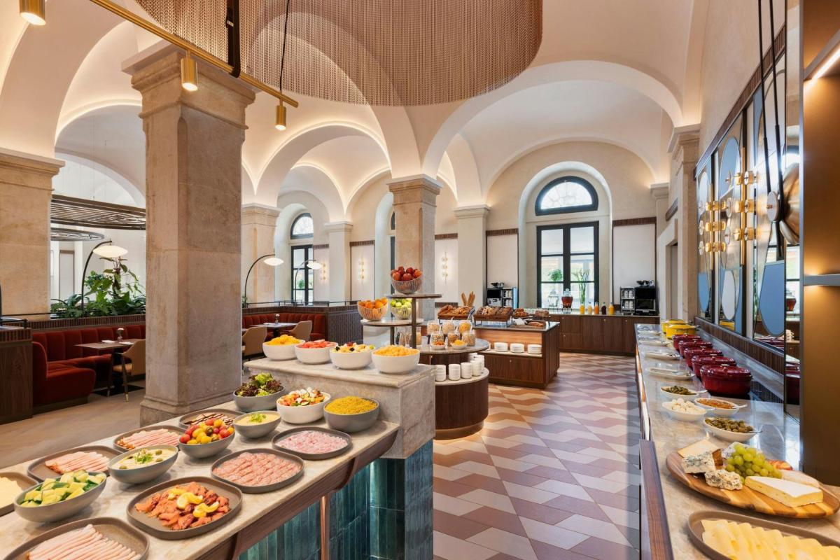 Imperial Riding School, Autograph Collection