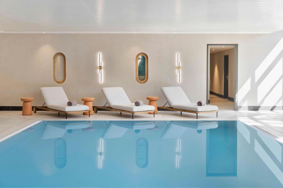 Imperial Riding School, Autograph Collection