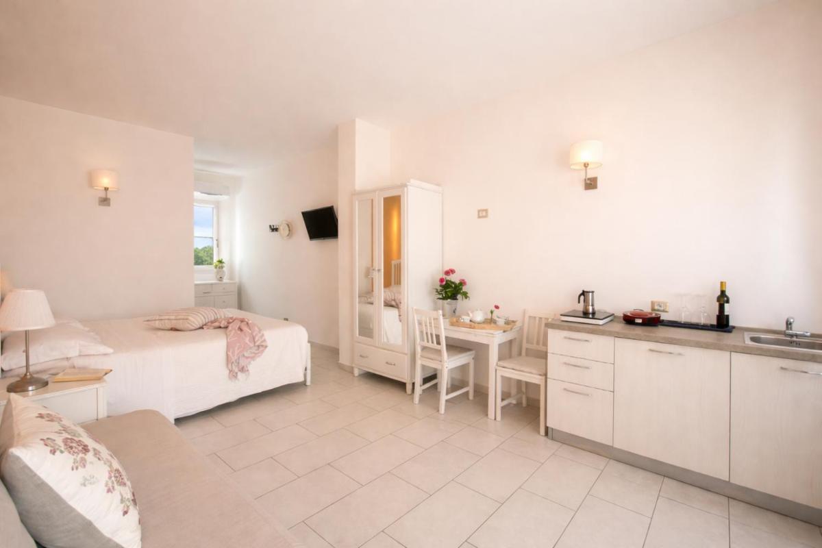 Isola Charm B&B - Pool & Nature Stay