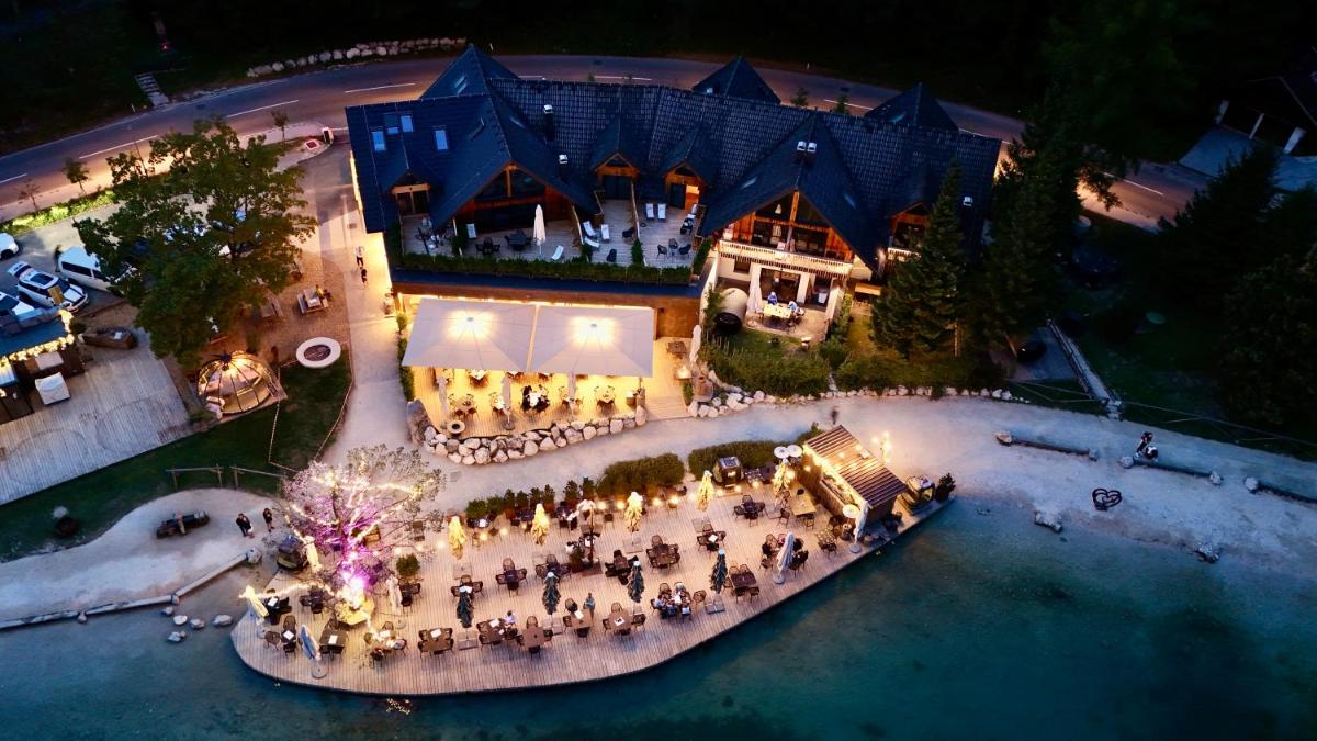 JASNA NATUR Resort by the lake