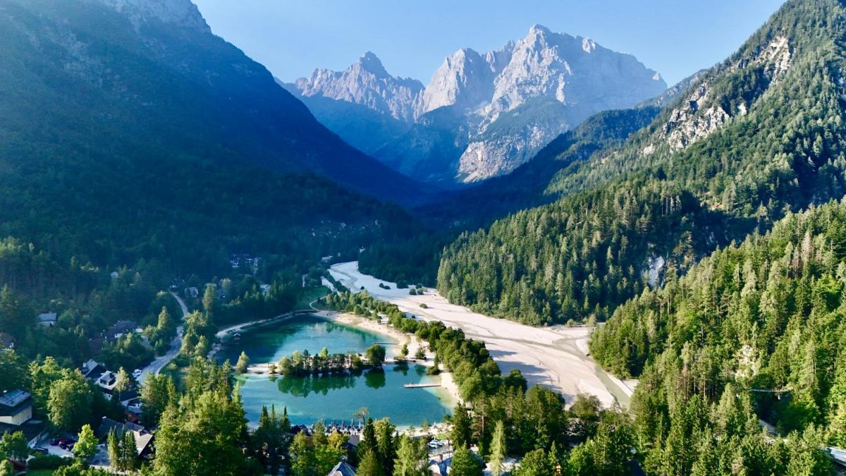 JASNA NATUR Resort by the lake