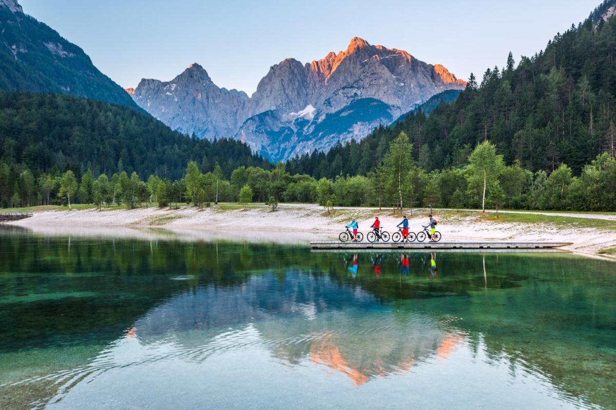 JASNA NATUR Resort by the lake