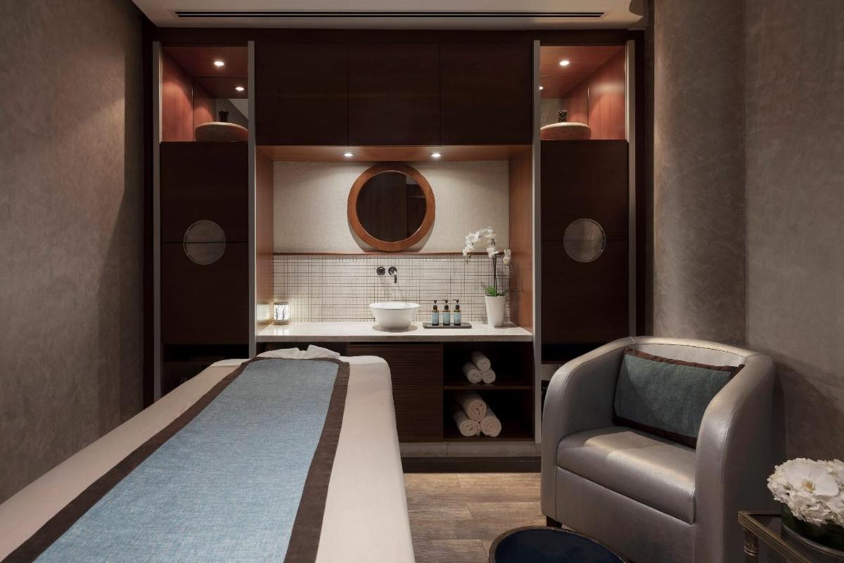 Jumeirah Emirates Towers Dubai