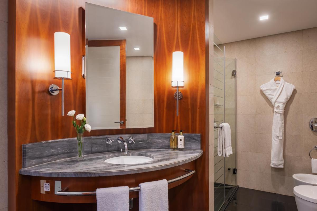 Jumeirah Emirates Towers Dubai